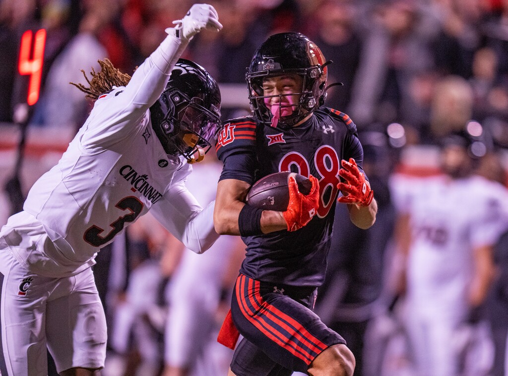 (Rick Egan | The Salt Lake Tribune) Utah wide receiver Mana Carvalho (28) shakes off Cincinnati Bearcats defensive back Kye Stokes (3) as he scores a touchdown on a punt return for the Utes on Saturday.