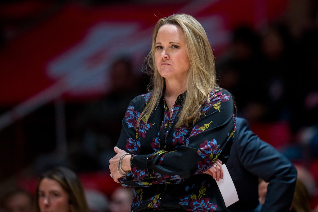 (Trent Nelson | The Salt Lake Tribune) Utah coach Lynne Roberts, shown during a game against Stanford on Jan. 12, watched her team get blown out by Oregon State on Sunday.