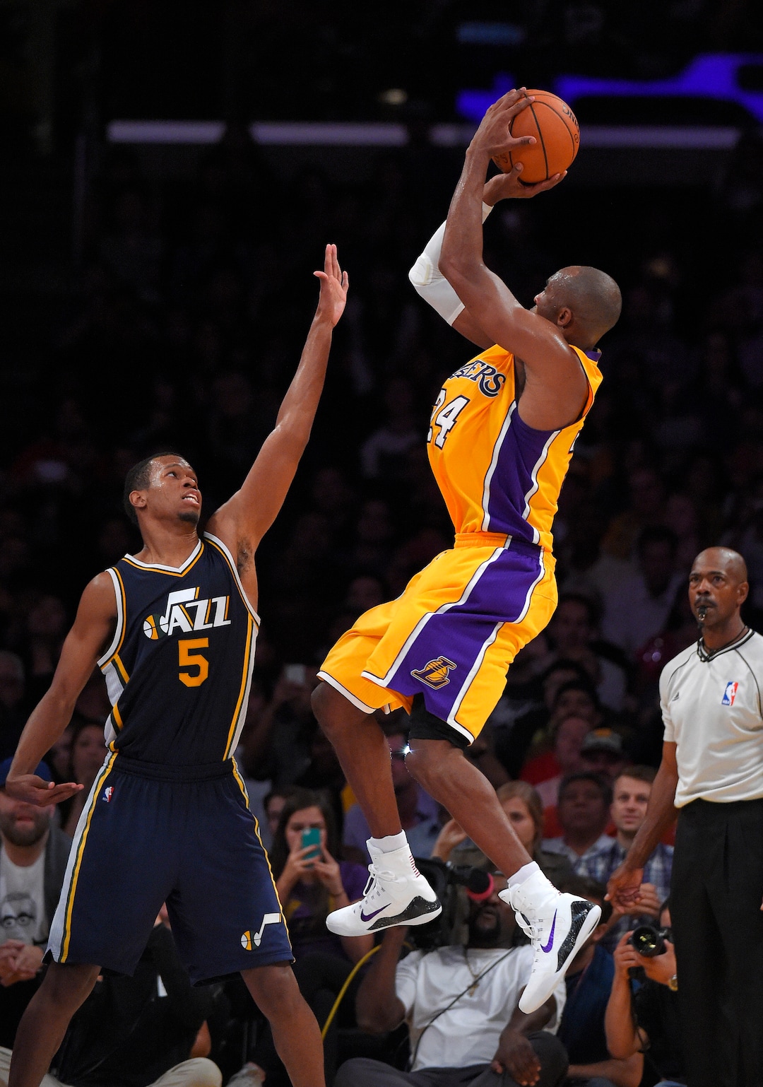 Los Angeles Lakers guard Kobe Bryant, right, puts up a shot as Utah Jazz guard Rodney Hood defends during the second half of a preseason NBA basketball game, Sunday, Oct. 19, 2014, in Los Angeles.  The Lakers on 98-91. (AP Photo/Mark J. Terrill) 