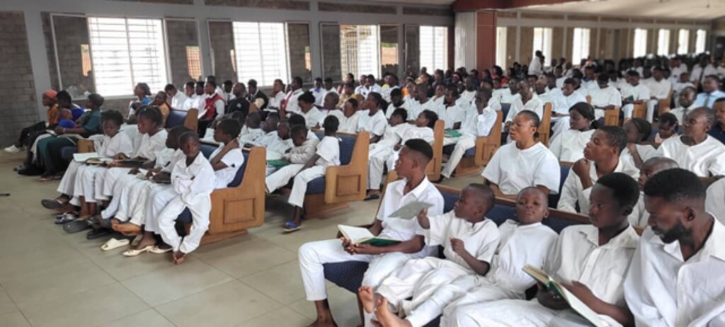 (The Church of Jesus Christ of Latter-day Saints) New converts await baptism in the Kasumbalesa Stake on Dec. 27, 2025, in the Democratic Republic of Congo, where church growth is soaring.