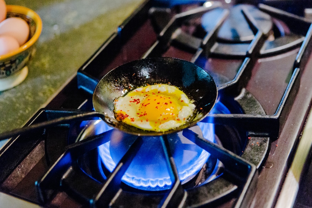 (Alex Welsh | The New York Times)

A gas stove is used to cook an egg in Berkeley, Calif., March 13, 2018.