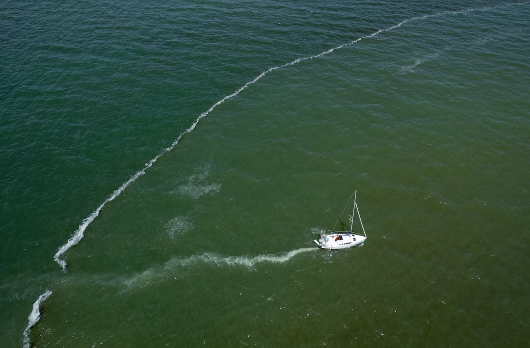 (Francisco Kjolseth  |  The Salt Lake Tribune) A sailboat negotiates the shallows close to shore near the Great Salt Lake Marina before lifting the sails for Sailfest on Saturday, June 15, 2024. The event was canceled in previous years because of low lake levels and the pandemic. 