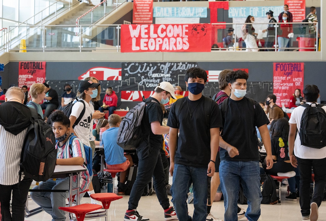 (Francisco Kjolseth | The Salt Lake Tribune) East High School students fill the cafeteria for the first day back of school on Tuesday, Aug. 24, 2021
