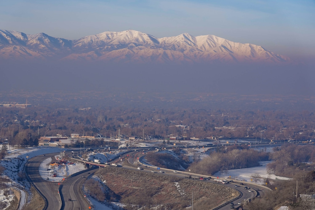 (Francisco Kjolseth | The Salt Lake Tribune) Unhealthy air quality settles over Salt Lake valley on Friday, Feb. 3 2023.