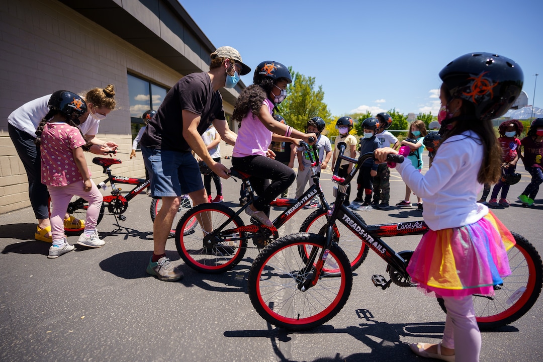 (Trent Nelson  |  The Salt Lake Tribune) Abbi Arneson and Alex Schmidt, volunteers with the non-profit Can’d Aid, hand out sixty bikes to 1st grade students at Mary W. Jackson Elementary in Salt Lake City on Thursday, May 13, 2021.