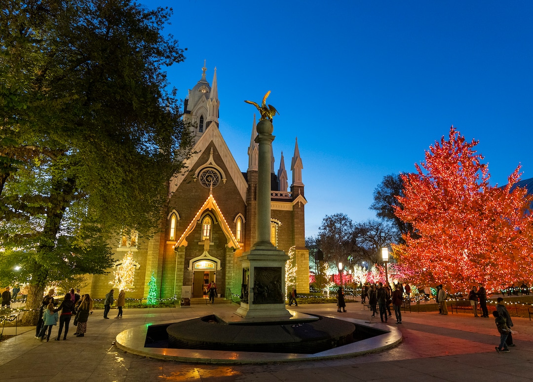 (Rick Egan | The Salt Lake Tribune) Visitors look at the lights on Temple Square, on Friday, Nov. 25, 2022.