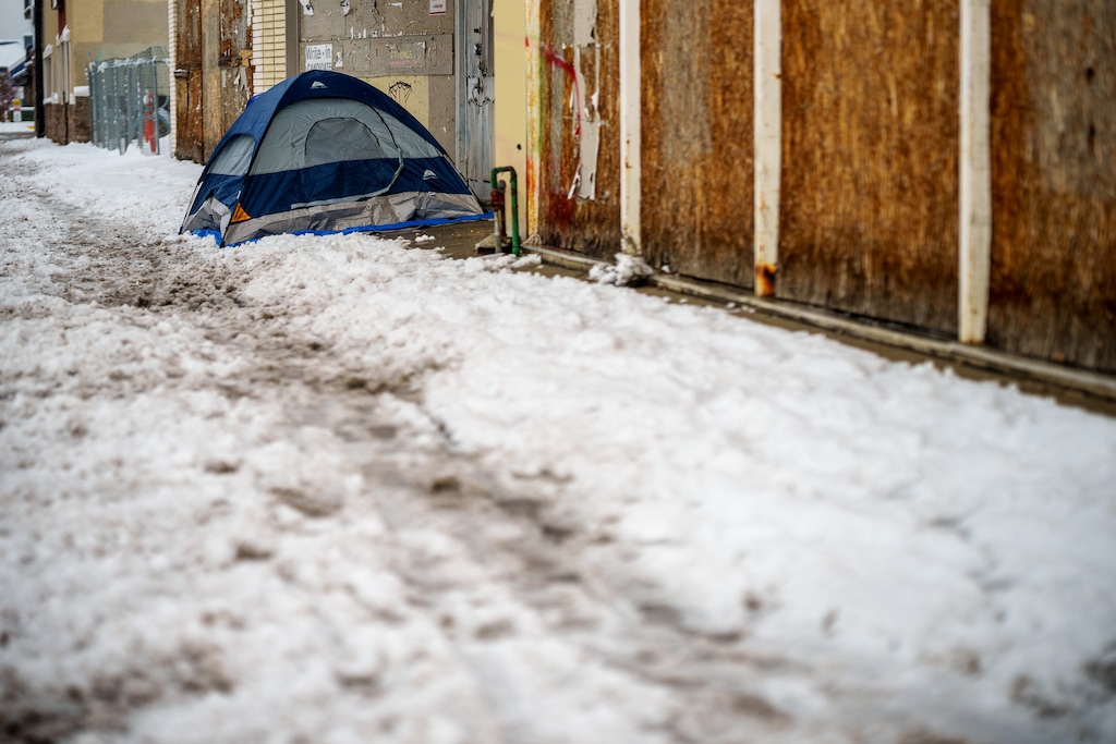 (Trent Nelson  |  The Salt Lake Tribune) A tent in front of a closed furniture store on Salt Lake City's State Street, Tuesday, Dec. 13, 2022.