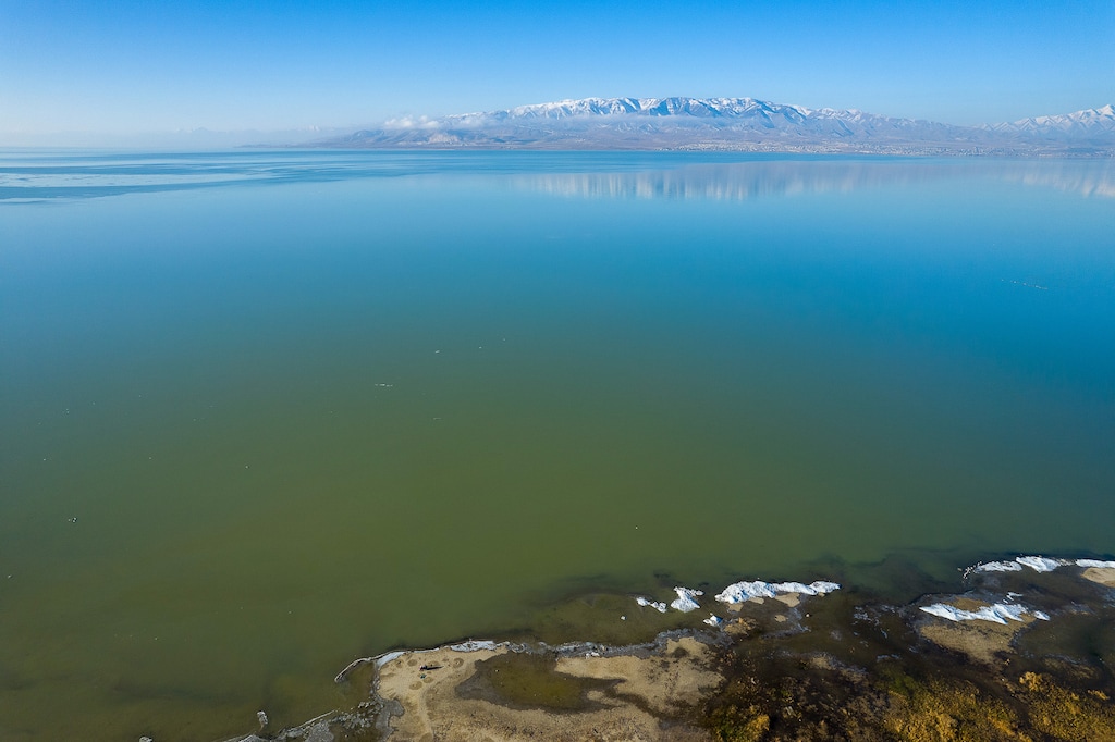 (Trent Nelson  |  The Salt Lake Tribune) Utah Lake at Vineyard Beach is shown in 2022. Seven family members were rescued from the lake Saturday after their boat started to sink.