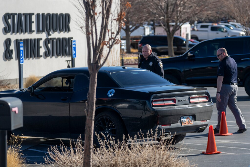 (Rick Egan | The Salt Lake Tribune) Police investigate a shooting at the Taylorsville State Liquor Store on Thursday, Feb. 26, 2026.