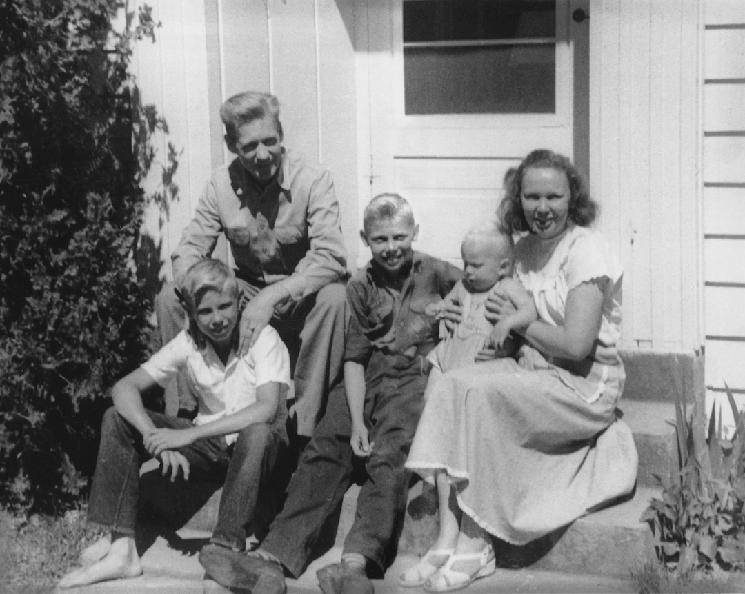 (photo courtesy Huntsman family) Jon Huntsman with his family in 1948.