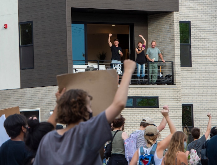 (Rick Egan  |  The Salt Lake Tribune)     Protesters cheer as local residents join in from their balcony on 700 East, during a justice for Bernardo rally in Salt Lake City, on Thursday, June 25, 2020.