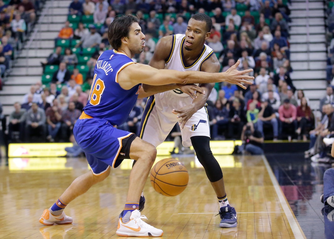 New York Knicks guard Sasha Vujacic (18) guards Utah Jazz guard Rodney Hood, right, during the second quarter of an NBA basketball game Wednesday, Dec. 9, 2015, in Salt Lake City. The Jazz won 106-85. (AP Photo/Rick Bowmer)  