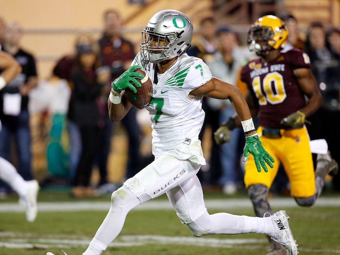 Oregon's Darren Carrington (7) beats Arizona State's Kweishi Brown (10) to the end zone for a touchdown during the first half of an NCAA college football game Thursday, Oct. 29, 2015, in Tempe, Ariz. (AP Photo/Ross D. Franklin)