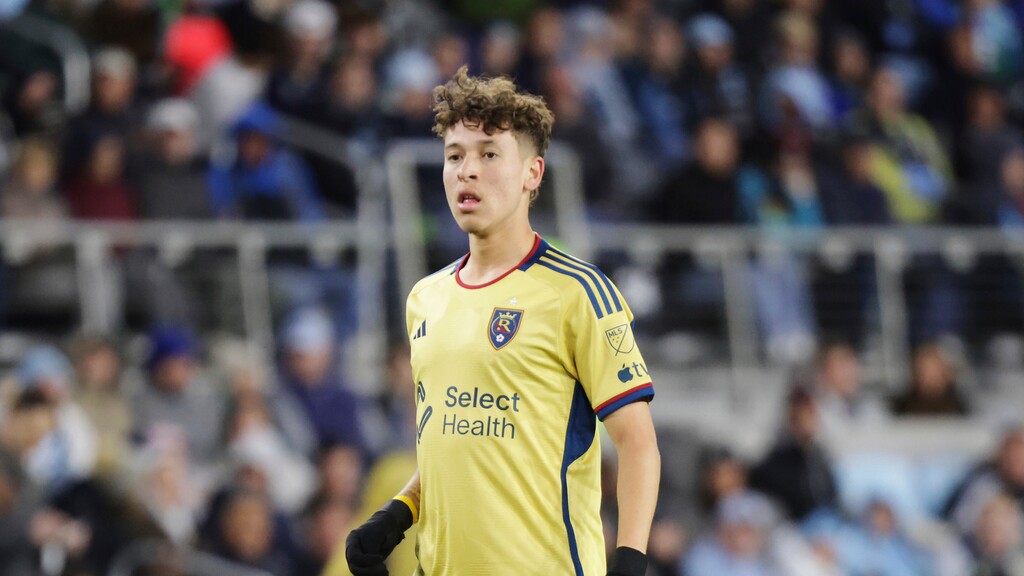(AP Photo/Andy Clayton-King) Real Salt Lake midfielder Fidel Barajas plays during an MLS soccer match against Minnesota United, Saturday, April 6, 2024, in St. Paul, Minn.