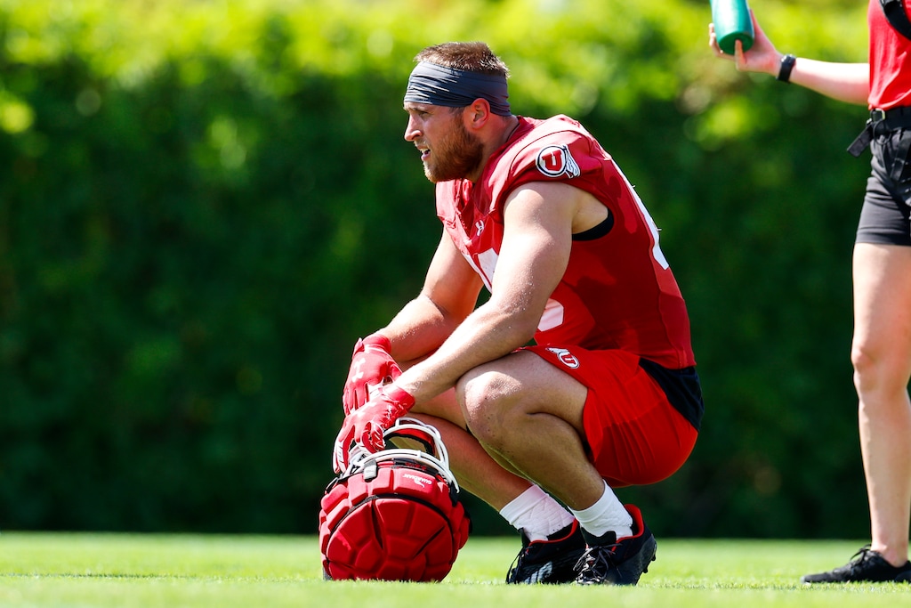 (Hunter Dyke | Utah Athletics) Utah tight end Brant Kuithe rests during the first day of Utah Utes football camp in Salt Lake City on Aug. 03, 2022.