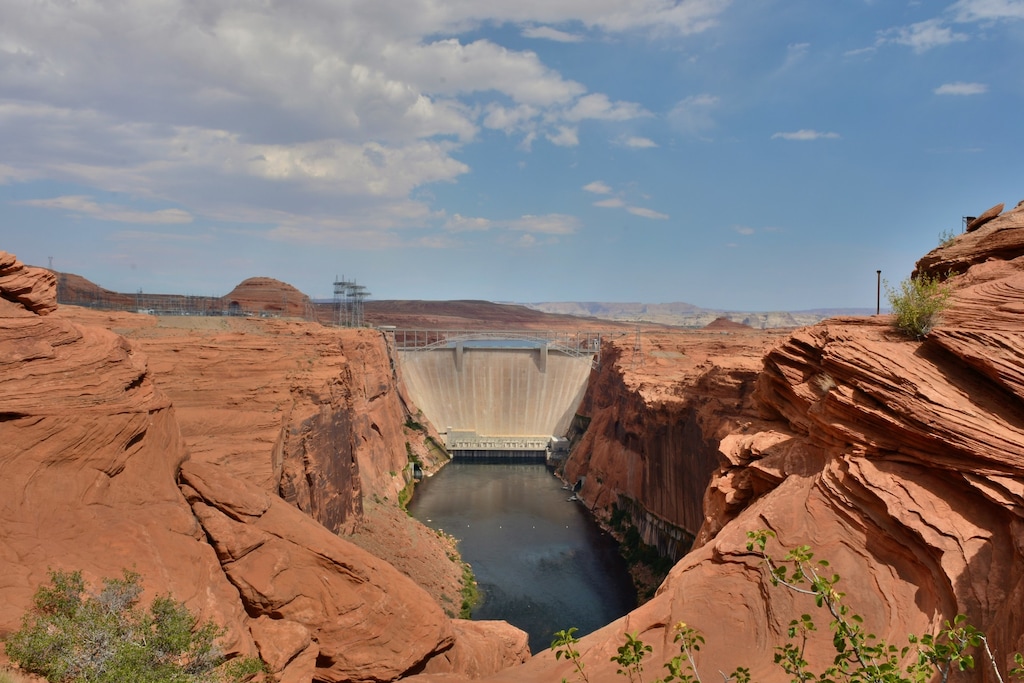 (Photo by Bryan Enger, U.S. Department of Energy)

Glen Canyon Dam on Lake Powell, 2018