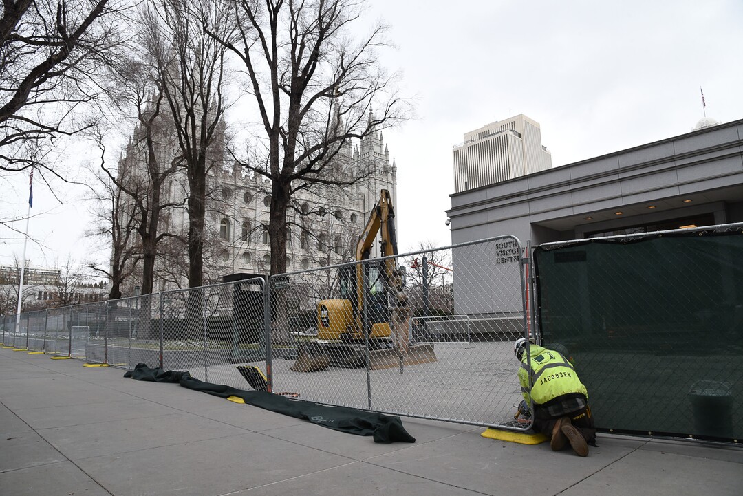 (Francisco Kjolseth  |  The Salt Lake Tribune)  Crews begin to prepare the grounds for the 4-year renovation of the Salt Lake Temple and Temple Square on Thursday, Jan. 2, 201920.