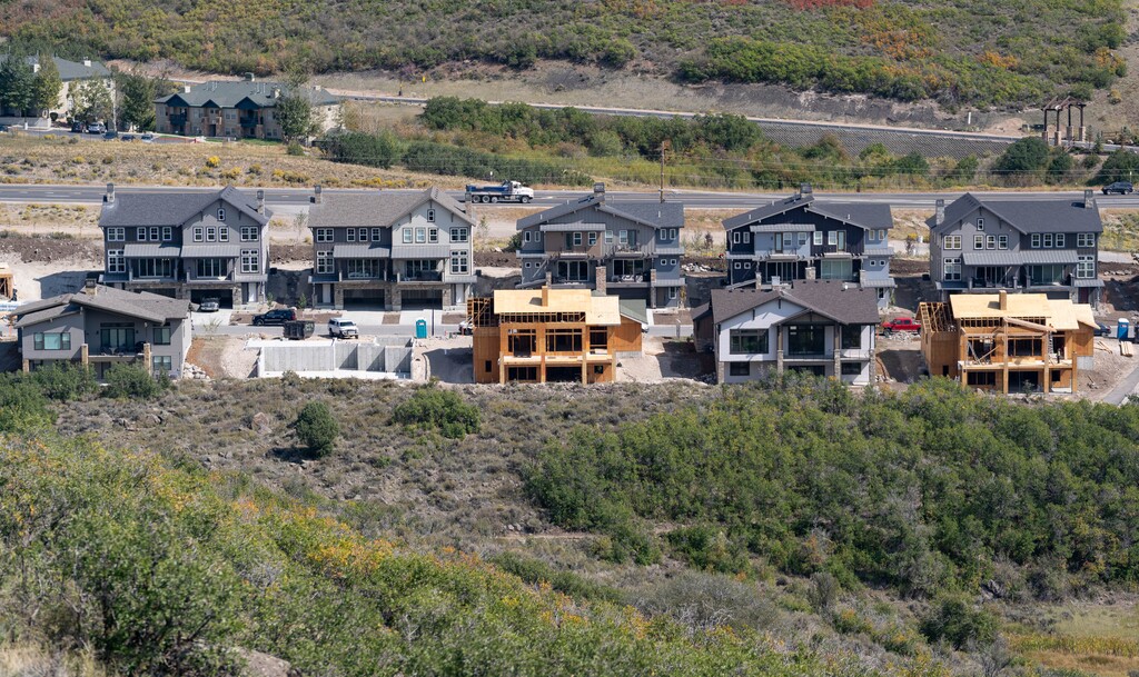 (Francisco Kjolseth | The Salt Lake Tribune) Extensive development goes up around Jordanelle State Park reservoir on Thursday, Sept. 23, 2021, as the water line continues to recede in extreme drought conditions. 