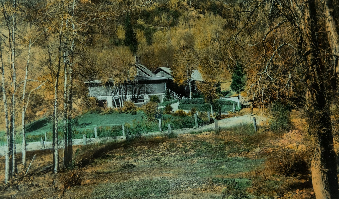 (Photo courtesy of Log Haven)    Historical photos of Log Haven