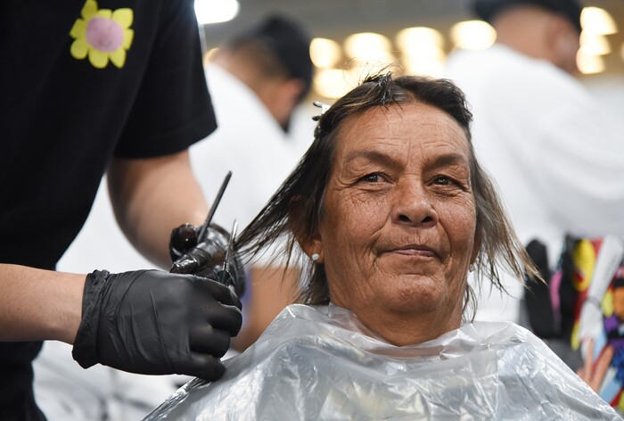 (Francisco Kjolseth  |  The Salt Lake Tribune)  Ina Mitchell gets a free haircut from volunteer Santiago Diaz during Salt Lake CityÕs second annual Project Homeless Connect at the Salt Palace Convention Center on Friday, Oct. 12, 2018, that brings together community volunteers to provide services for individuals and families in need or experiencing homelessness. More than 800 community volunteers and 90 service providers connect those in need with more than 200 services.