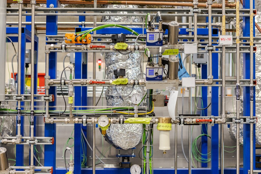A battery cell assembly line at Group14Õs research site in Woodinville, Wash., that will be ground into powder and injected with silicon, on May 23, 2023. Giving people an economic stake in the transition to green energy may well be the nationÕs best chance to build a durable political consensus, Binyamin Appelbaum writes. (Reva Keller/The New York Times)