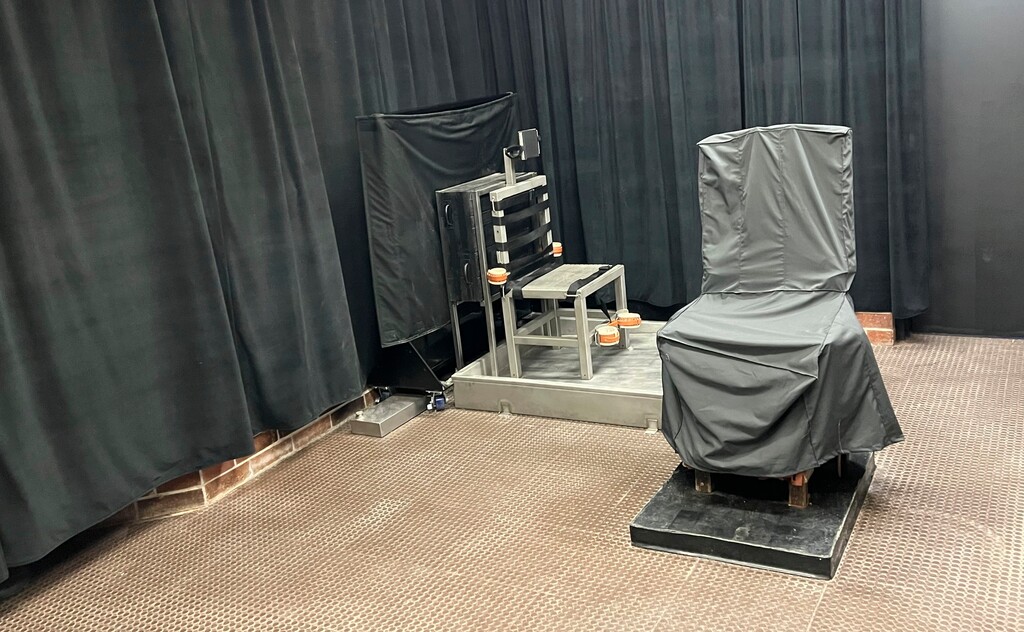 (South Carolina Department of Corrections via AP, File) This undated photo provided by the South Carolina Department of Corrections shows the state's death chamber in Columbia, S.C., including the electric chair, right, and a firing squad chair, left.