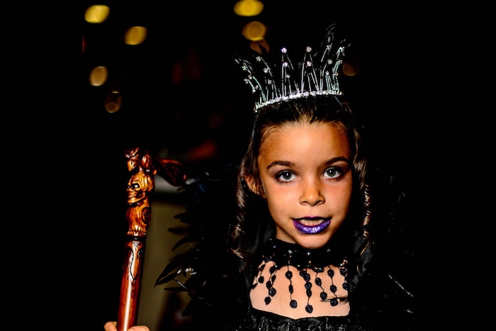 (Trent Nelson | The Salt Lake Tribune)  Cosplayers and normals at Salt Lake Comic Con, Thursday September 21, 2017.