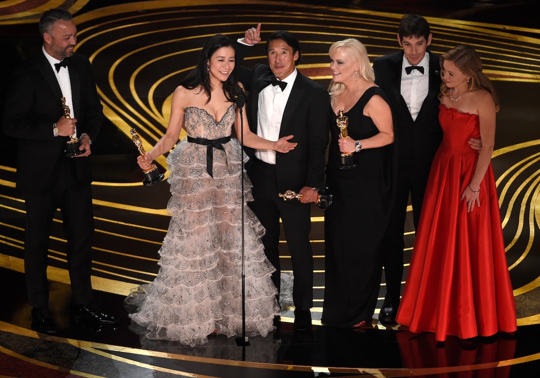Evan Hayes, from left, Elizabeth Chai Vasarhelyi, Jimmy Chin, Shannon Dill, Alex Honnold, and Sanni McCandless accept the award for best documentary feature for "Free Solo" at the Oscars on Sunday, Feb. 24, 2019, at the Dolby Theatre in Los Angeles. (Photo by Chris Pizzello/Invision/AP)