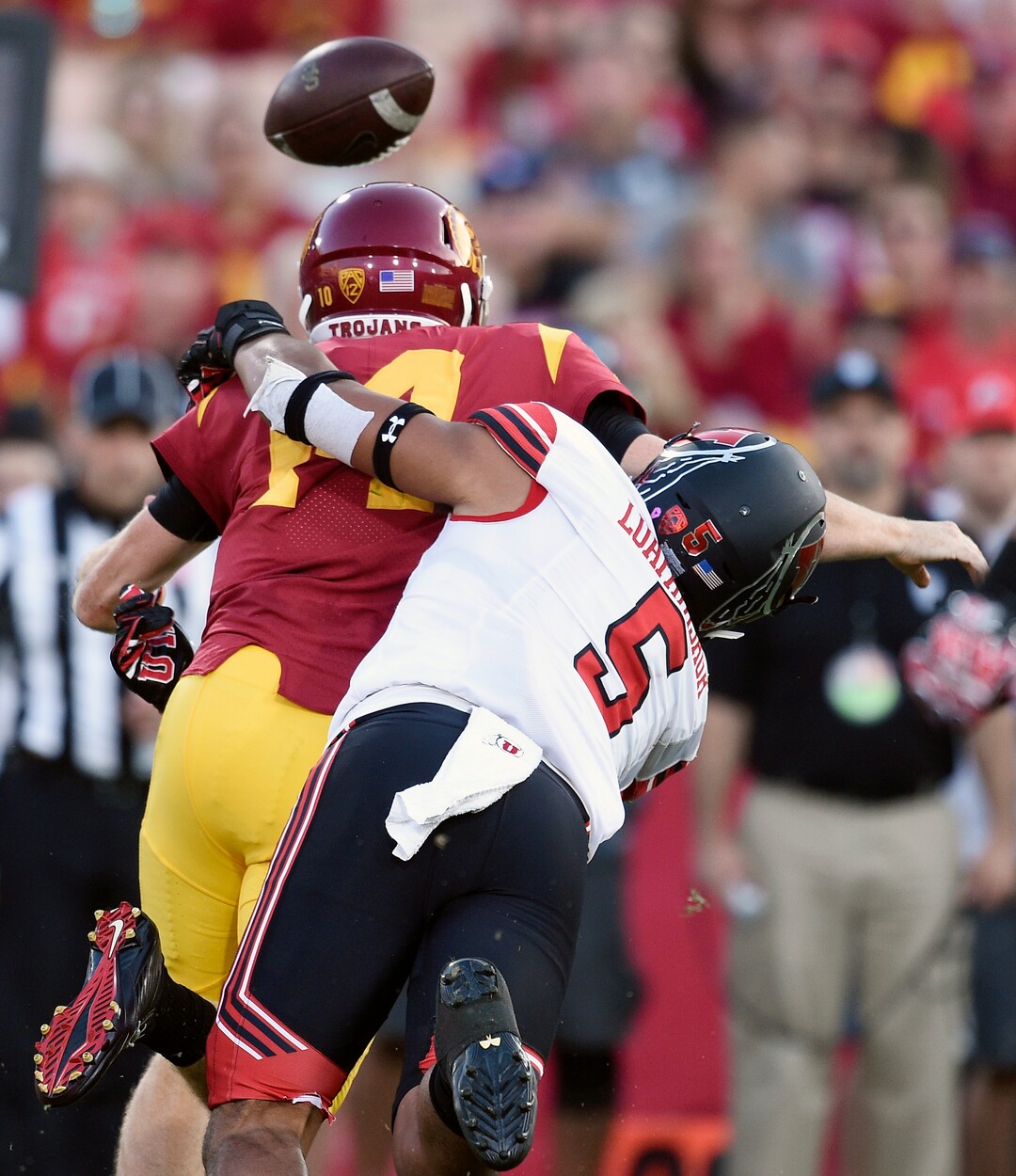 Utah linebacker Kavika Luafatasaga, right, forces a fumble by Southern California quarterback Sam Darnold, resulting in a touchdown during the first half of an NCAA college football game in Los Angeles, Saturday, Oct. 14, 2017. (AP Photo/Kelvin Kuo)