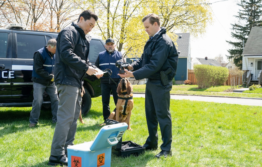 (National Geographic/Peter Stranks) FBI Special Agent Matthew Ryker and Agent Eric Sykes, played by Daniel Dae Kim and Morgan Kelly, give a scent to bloodhounds.