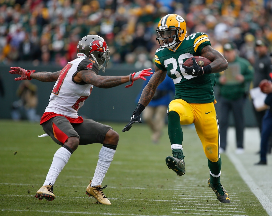 Green Bay Packers' Jamaal Williams runs for a first down during the first half of an NFL football game against the Tampa Bay Buccaneers Sunday, Dec. 3, 2017, in Green Bay, Wis. (AP Photo/Mike Roemer)