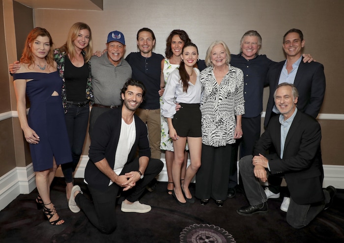 (Eric Charbonneau | The CW) Stephanie Niznik, Emily VanCamp, John Beasley, Justin Baldoni, Gregory Smith, executive producer Rina Mimoun, Vivien Cardone, Debra Mooney, Treat Williams, executive producer Greg Berlanti and Tom Amandes at the “Everwood” reunion.