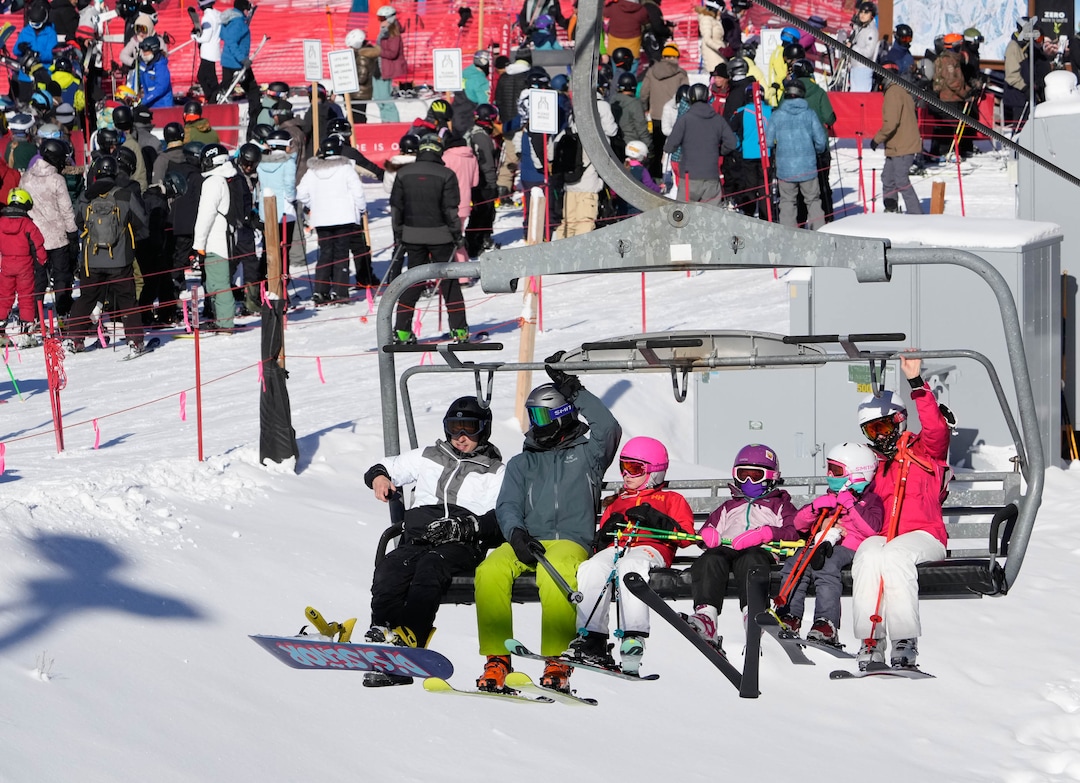 (Francisco Kjolseth | The Salt Lake Tribune) People take to the slopes of Park City Mountain Resort as clear skies and some recent fresh snow draws the crowds on Saturday, Dec. 18, 2021.