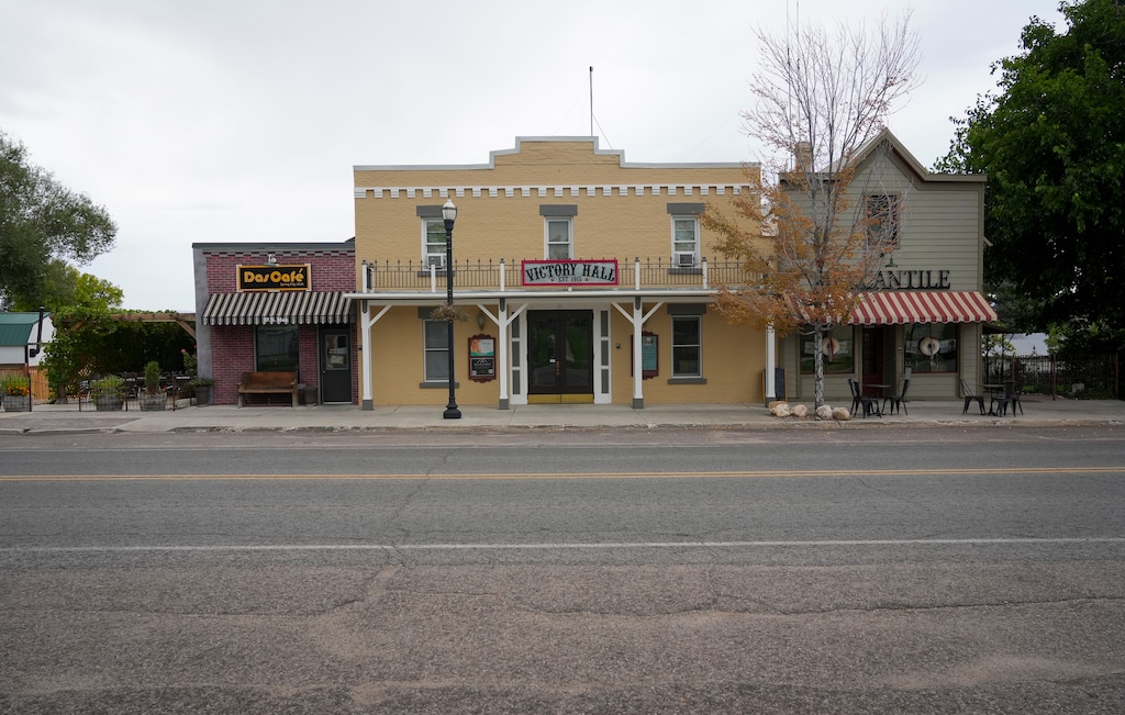 (Bethany Baker  |  The Salt Lake Tribune) Businesses line Main Street in Spring City on Thursday, Sept. 4, 2025.