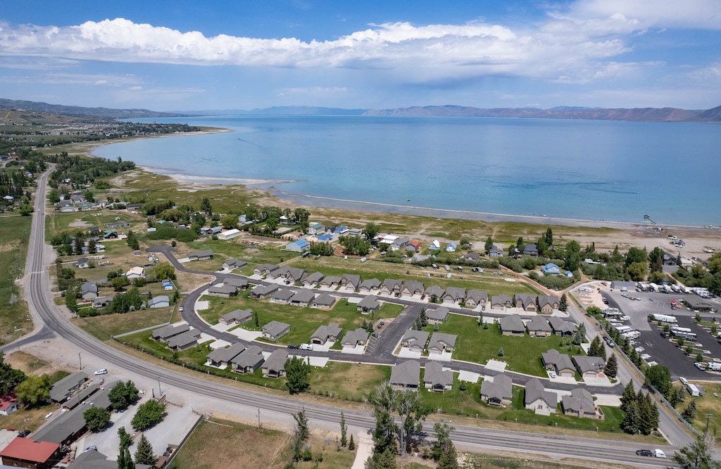 (Francisco Kjolseth | The Salt Lake Tribune) Homes hug the south shore of Bear Lake in Garden City on Thursday, June 30, 2022. A legislative measure would affect how Utah tourist towns could regulate vacation homes.