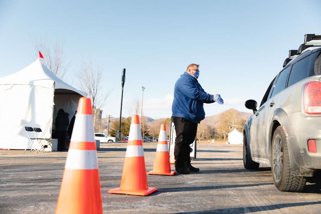 (Rachel Rydalch | The Salt Lake Tribune) EMT, Charles Ledbetter, guides a patient in their car on how to do a self coronavirus test in Salt Lake City on Thursday, Feb. 3, 2022.