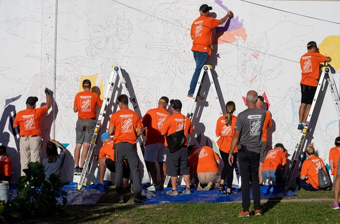 (Rick Egan | The Salt Lake Tribune) More than 600 volunteers, led by Home Depot employees, help spruce up the Sunrise Metro and Freedom Landing apartments in Salt Lake City on Wednesday, Sept. 21, 2022.