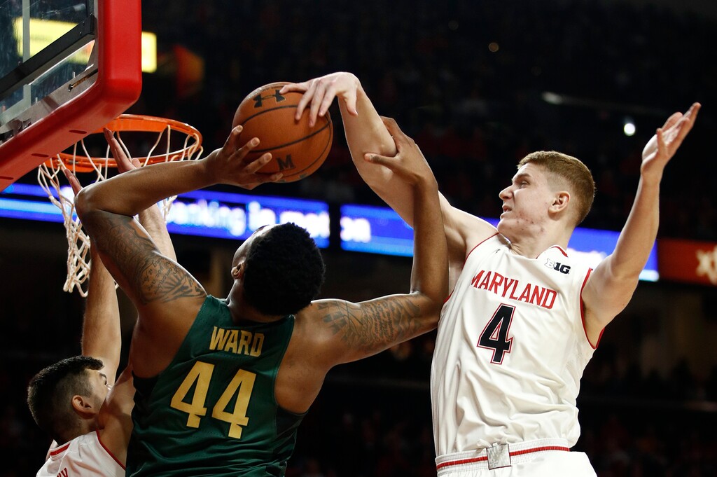 Maryland guard Kevin Huerter, right, tries to block a shot-attempt by Michigan State forward Nick Ward in the first half of an NCAA college basketball game in College Park, Md., Sunday, Jan. 28, 2018. (AP Photo/Patrick Semansky)
