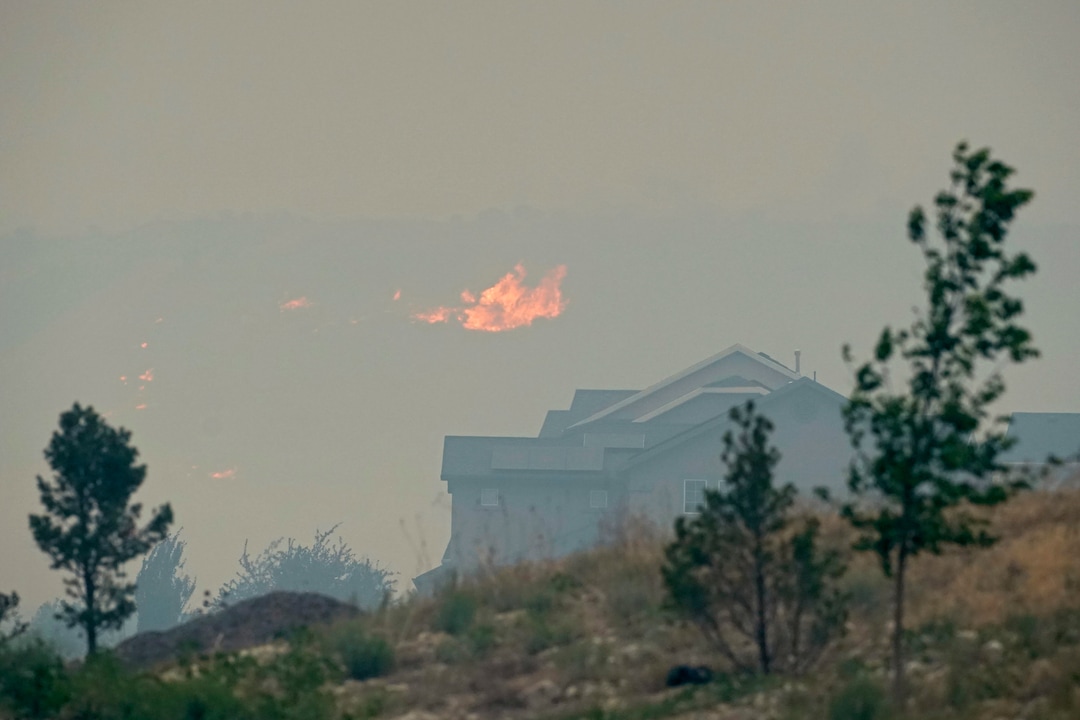 (George Frey  |  for The Salt Lake Tribune) Flames from a wildfire rise above homes in south Saratoga Springs on June 28, 2020.