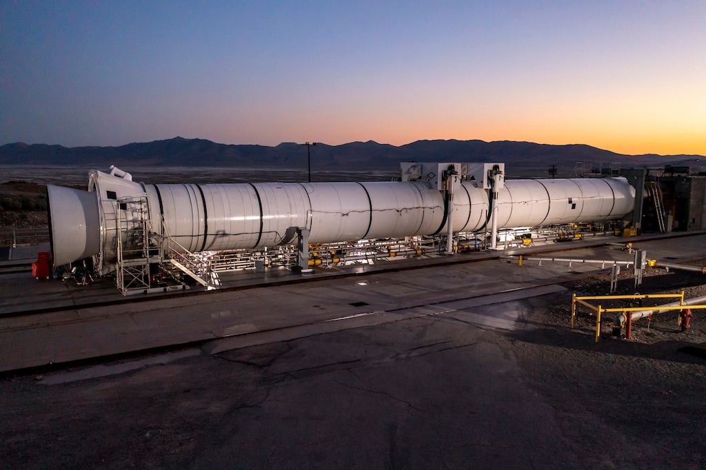 (Photo: NASA/Northrop Grumman)

A full-scale SLS motor prepares for testing at the Northrop Grumman Promontory, Utah, facility.
