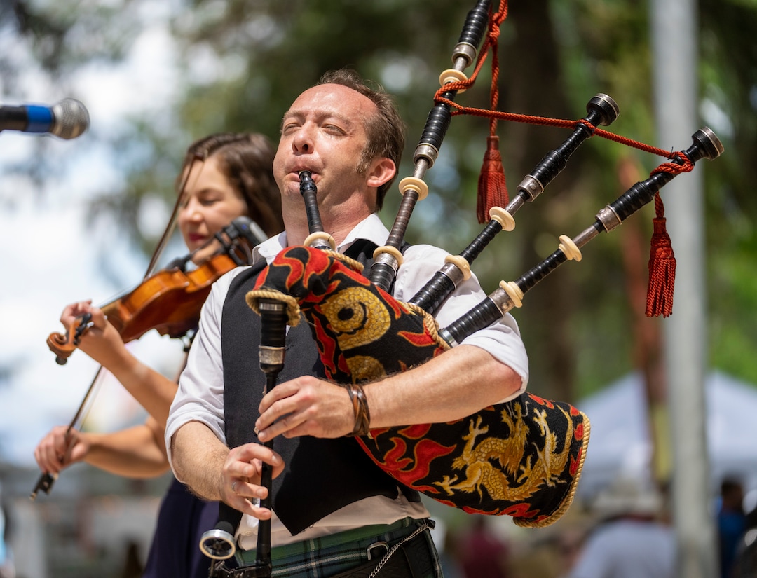 (Rick Egan | The Salt Lake Tribune) , Rebecca Lomnicky plays fiddle and David Brewer plays the bagpipes with the The Fire, at the Payson Scottish Festival, on Saturday, July 9, 2022.