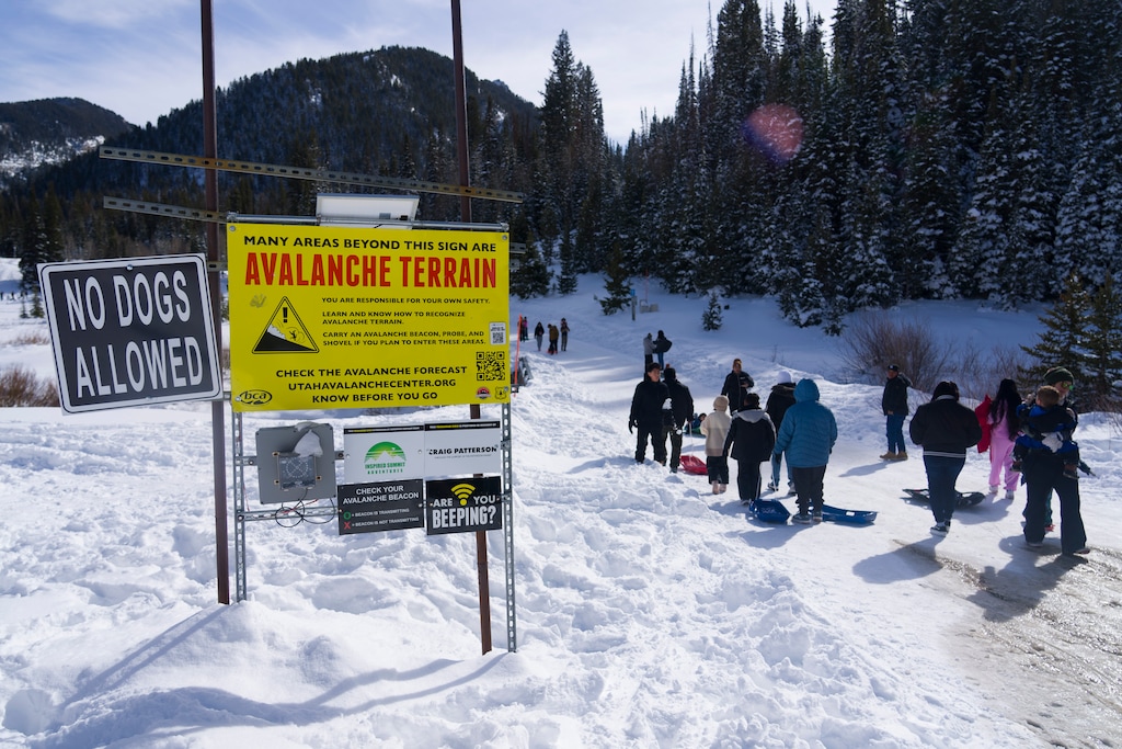 (Bethany Baker  |  The Salt Lake Tribune) A sign warning about avalanches stands at the Cardiff Fork Trailhead after an avalanche in Big Cottonwood Canyon near Salt Lake City on Saturday, Feb. 21, 2026.