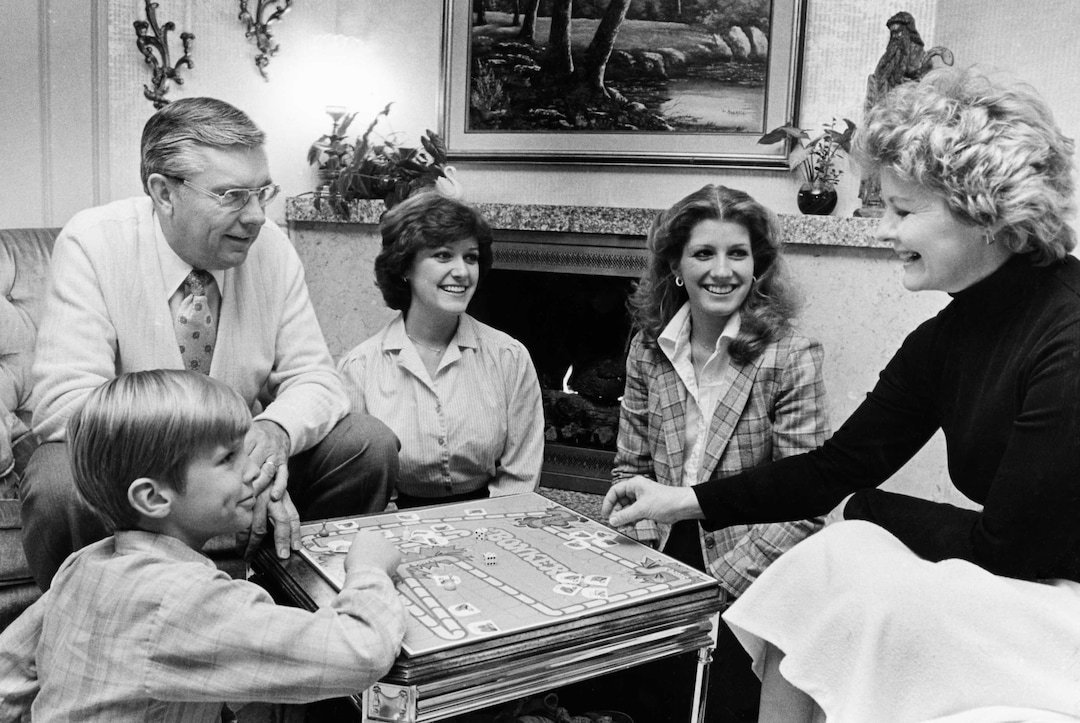(The Church of Jesus Christ of Latter-day Saints) Members of the Ballard family playing a game in 1980. Barbara Bowen Ballard died Oct. 1, 2018.