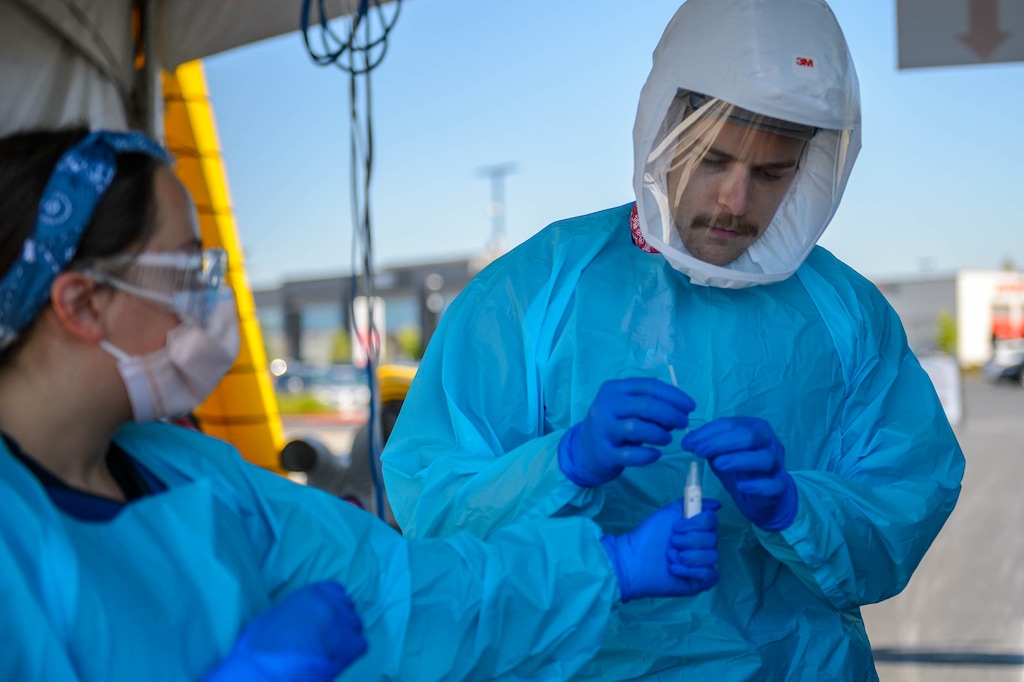(Trent Nelson  |  The Salt Lake Tribune) Kylie Archuleta and Joshua Brimhall conduct COVID-19 testing at the University of Utah Health's Farmington Health Center on Friday, July 31, 2020.