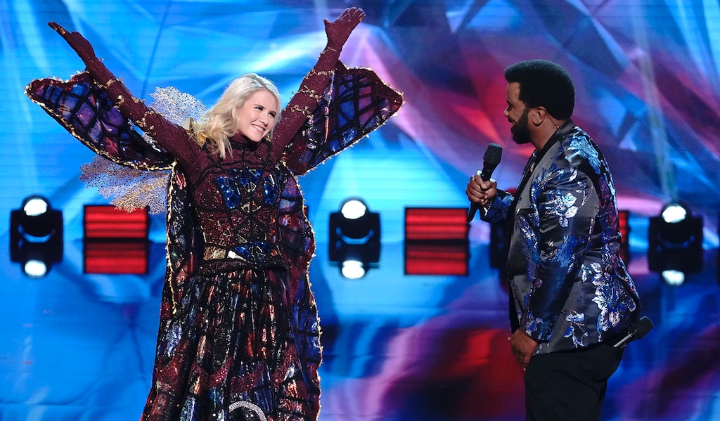 (Photo courtesy of Michael Becker | Fox) Elizabeth Smart and host Craig Robinson on "The Masked Dancer."