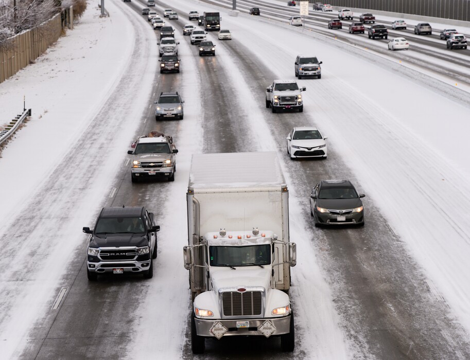 (Chris Samuels | The Salt Lake Tribune) Morning snow slows down traffic along I-215 in West Valley City, Friday, Dec. 10, 2021. On Sunday morning, a snow squall brought more snow, intense winds and travel delays for Utahns.