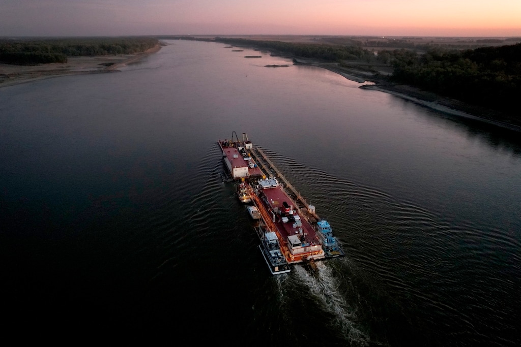 (Jeff Roberson | AP) Dredge Jadwin, a U.S. Army Corps of Engineers dredging vessel, powers south down the Mississippi River Wednesday, Oct. 19, 2022, past Commerce, Mo. Amid a major drought in the Western U.S., a proposed solution comes up repeatedly: large-scale river diversions, including pumping Mississippi River water to parched states.