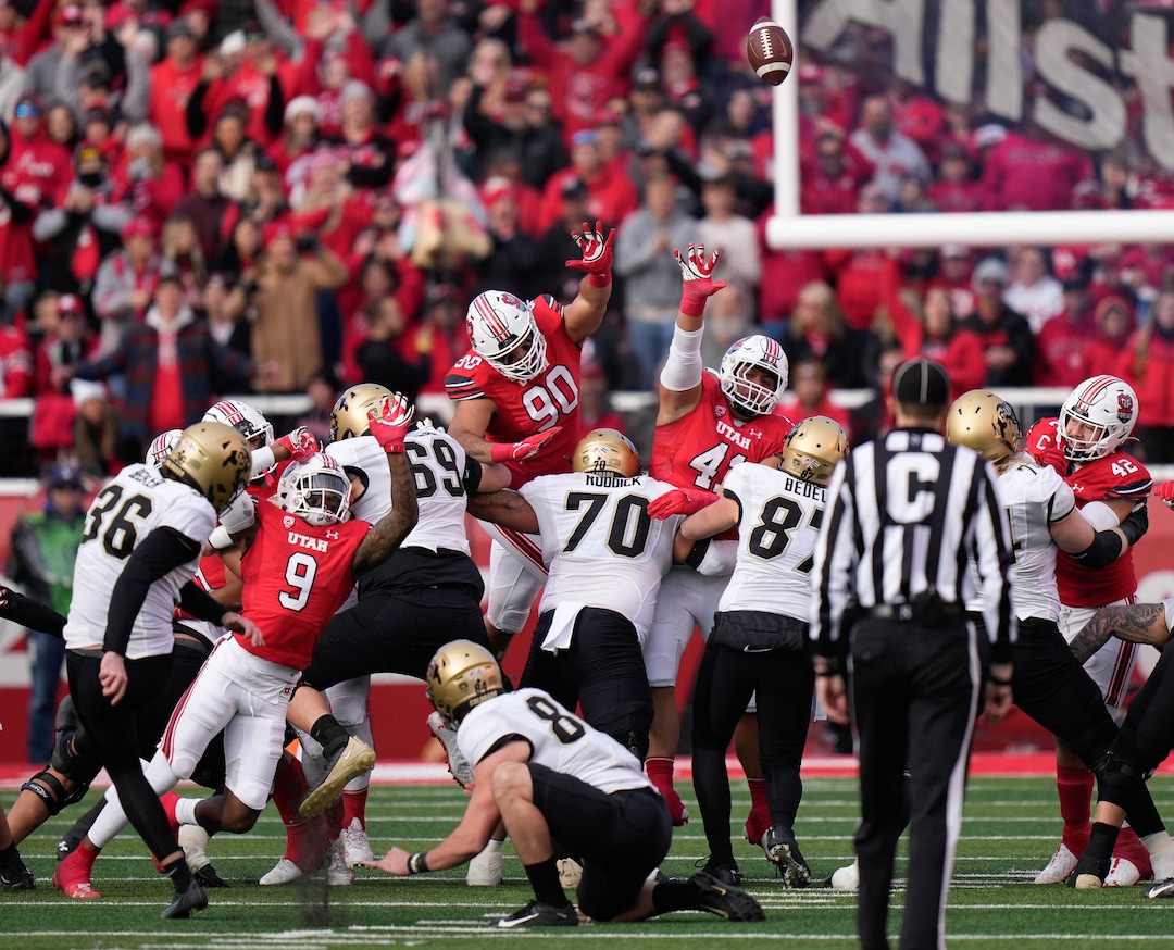 (Francisco Kjolseth | The Salt Lake Tribune) The Utes put on the pressure to cause a missed field goal attempt by the Colorado Buffaloes in Pac-12 football, Friday, Nov. 26, 2021 at Rice-Eccles Stadium.