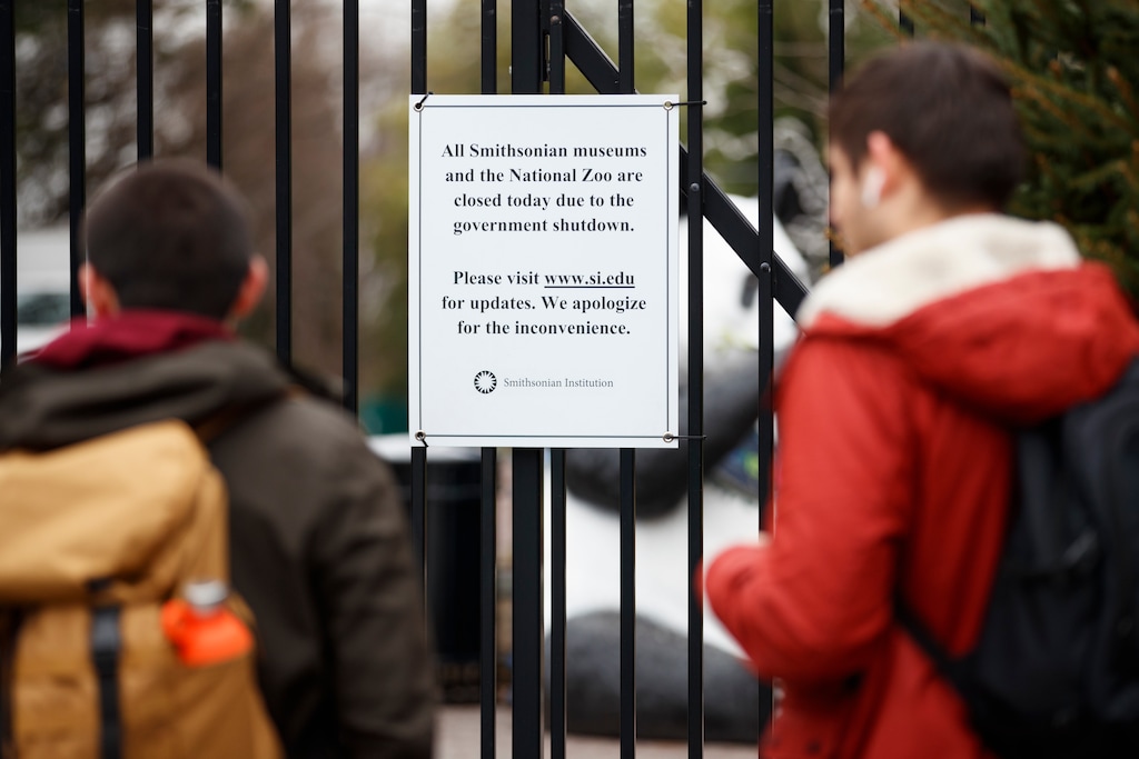 A closed sign is posted on the gate of Smithsonian's National Zoo, Wednesday, Jan. 2, 2019, in Washington. Smithsonian's National Zoo is closed due to the partial government shutdown. (AP Photo/Carolyn Kaster)