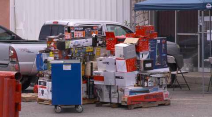(Courtesy of FOX 13 photojournalist Doug Eldredge) The Utah Attorney General and several police agencies executed seven search warrants on pawnshops owned by the polygamous Kingston Clan on Tuesday, June 19, 2018. No one was arrested.